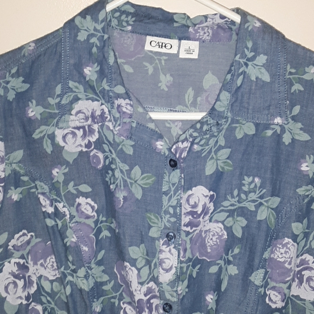 Floral button down blouse - Picture 2 of 4